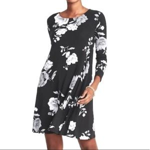 NWT Old Navy Black/White Floral Swing Dress. Size M
